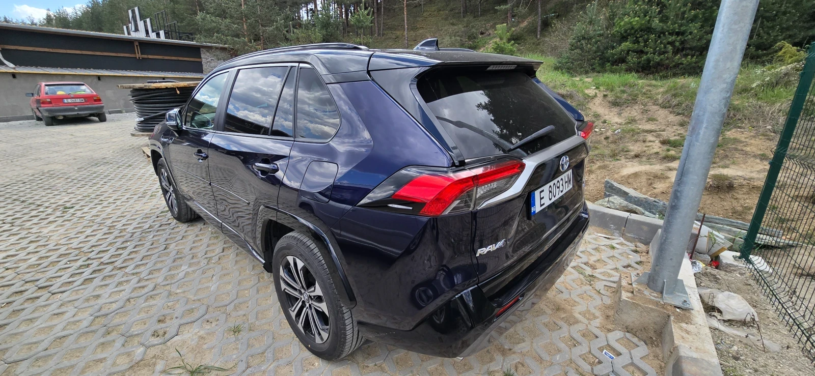 Toyota Rav4 РЕГИСТРИРАН* С ГАРАНЦИЯ* КАСКО* HYBRID* 4X4* 222к. - изображение 4