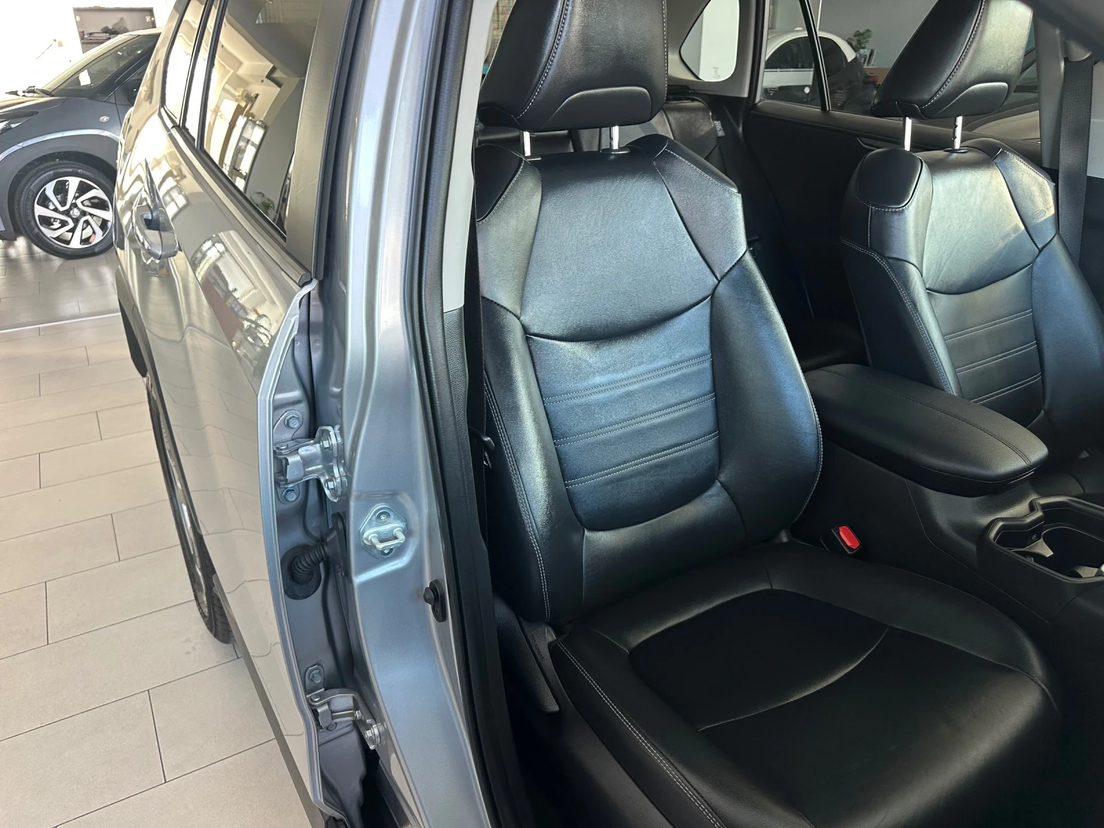 Toyota Rav4 Luxury - изображение 9