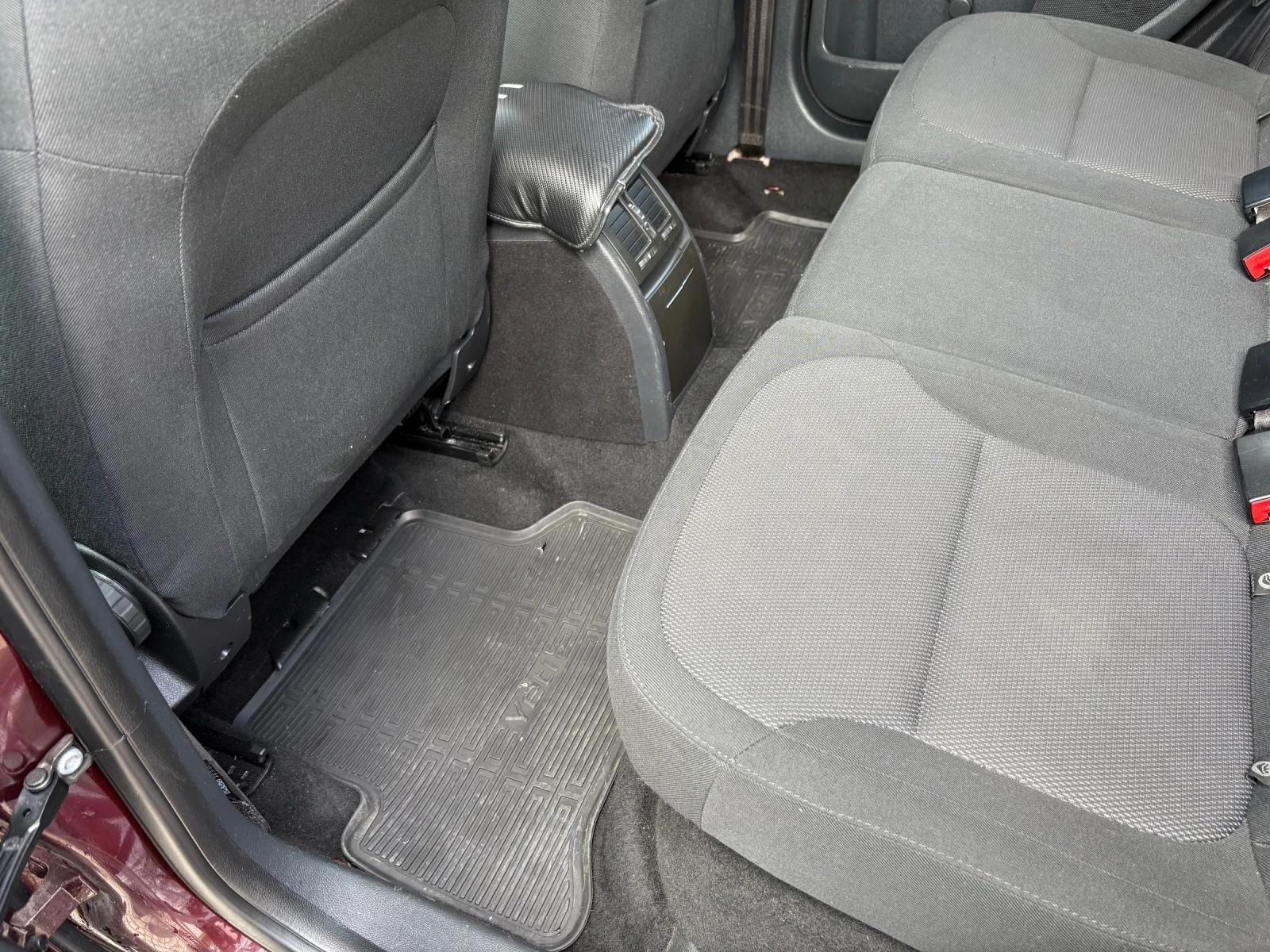 Skoda Yeti, снимка 10 - Автомобили и джипове - 54040864