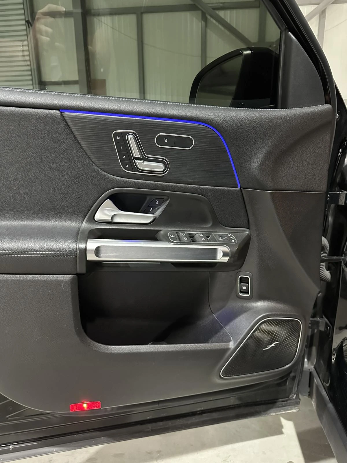 Mercedes-Benz GLB 250, снимка 11 - Автомобили и джипове - 54961453