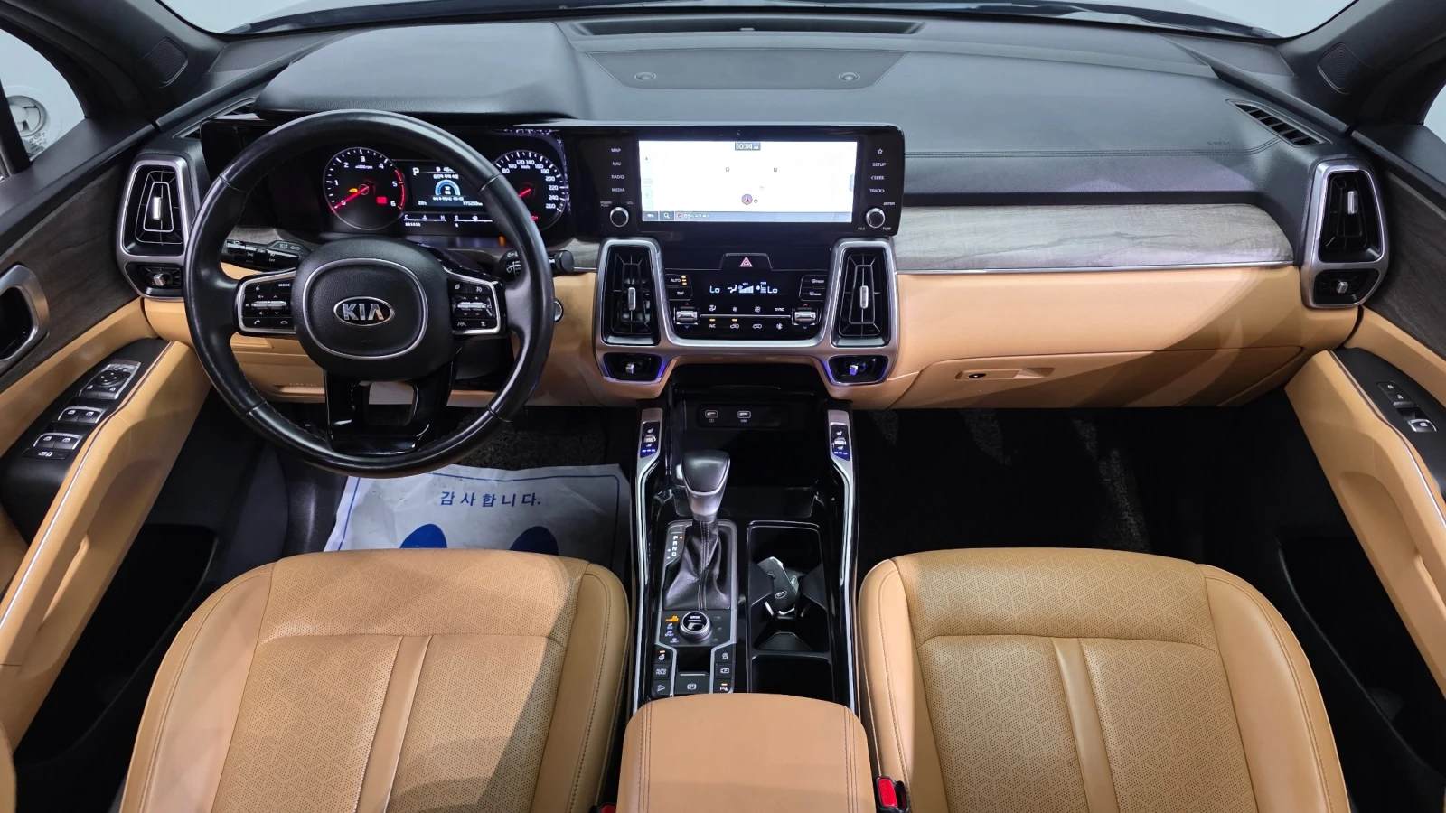Kia Sorento 4WD * DIS * ОБДУХ * КАМЕРА * ПОДГРЕВИ * М ТОЧКА, снимка 6 - Автомобили и джипове - 55458353