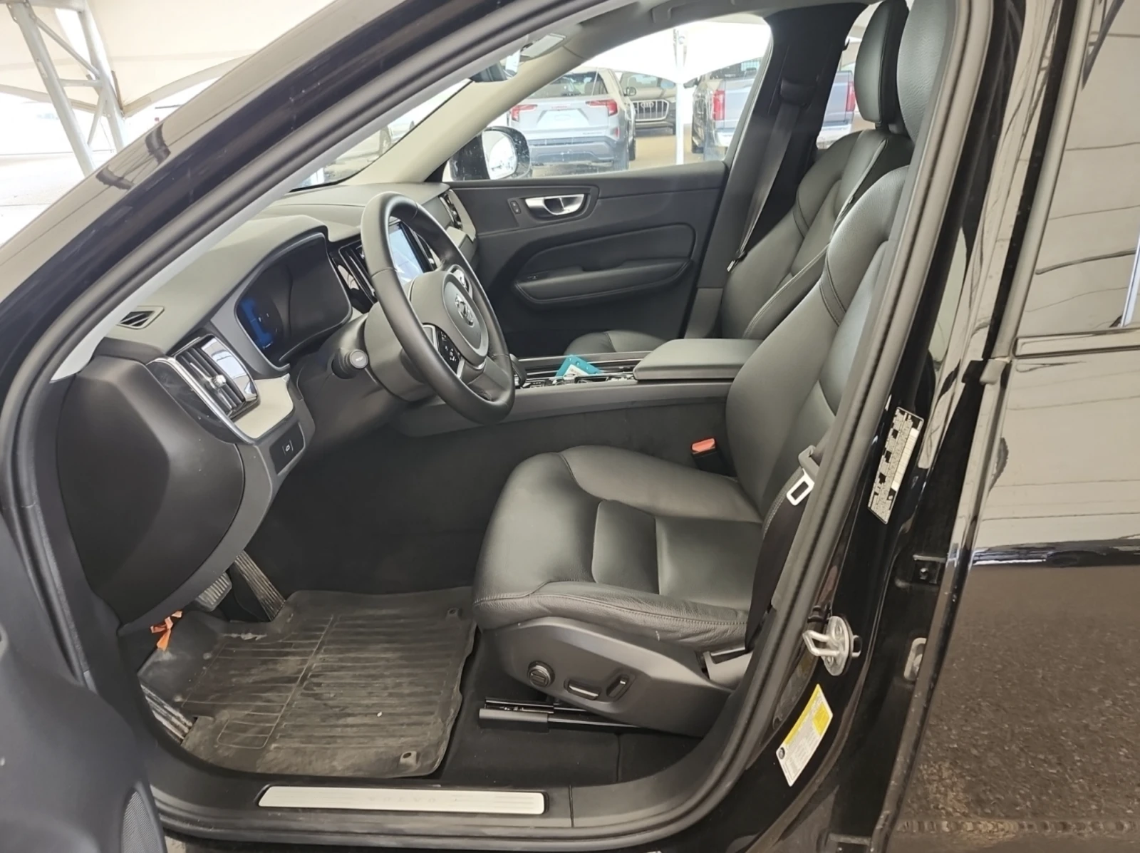 Volvo XC60 2025 Volvo XC60 B5 PLUS DARK THEME, снимка 7 - Автомобили и джипове - 55883784