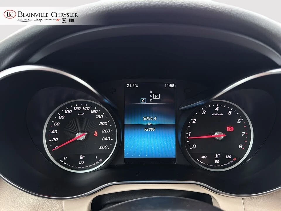 Mercedes-Benz GLC 300 4MATIC* AMG LINE* ПАНОРАМА* 360 КАМЕРИ* КРАЙНА ЦЕН, снимка 9 - Автомобили и джипове - 56319113