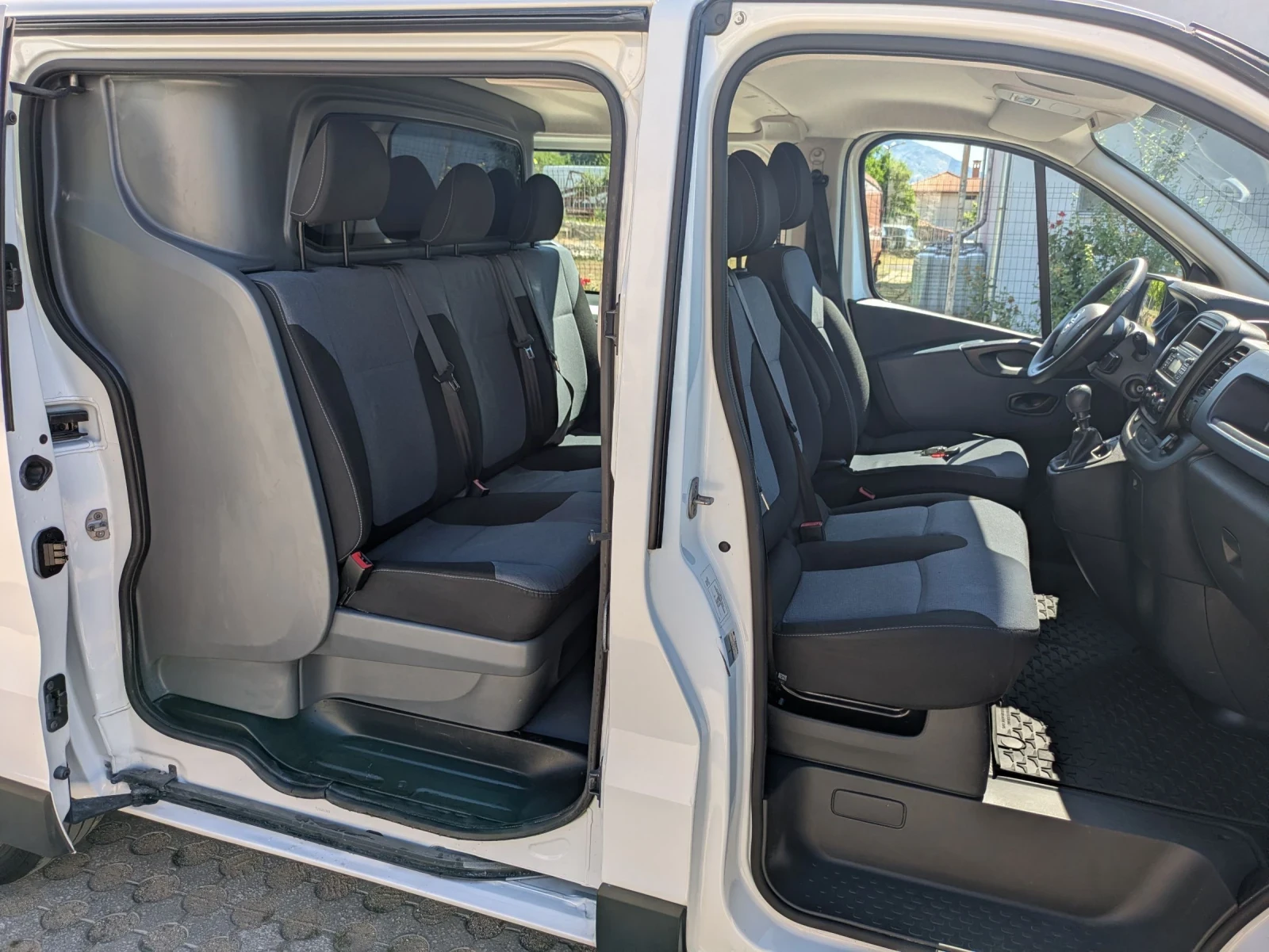 Opel Vivaro 6места Euro6 126000, снимка 7 - Бусове и автобуси - 55239961