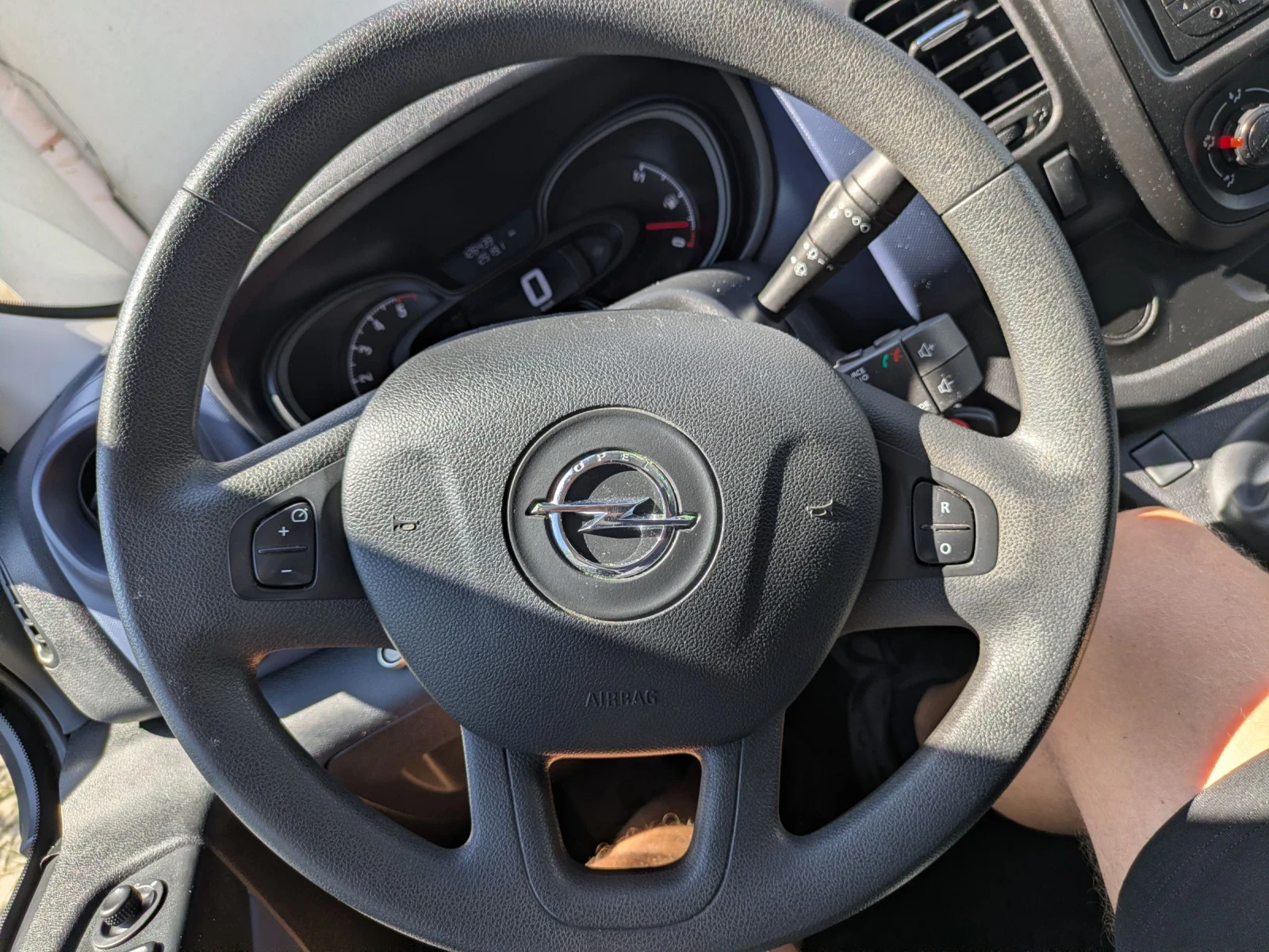 Opel Vivaro 6места Euro6 126000, снимка 10 - Бусове и автобуси - 55239961