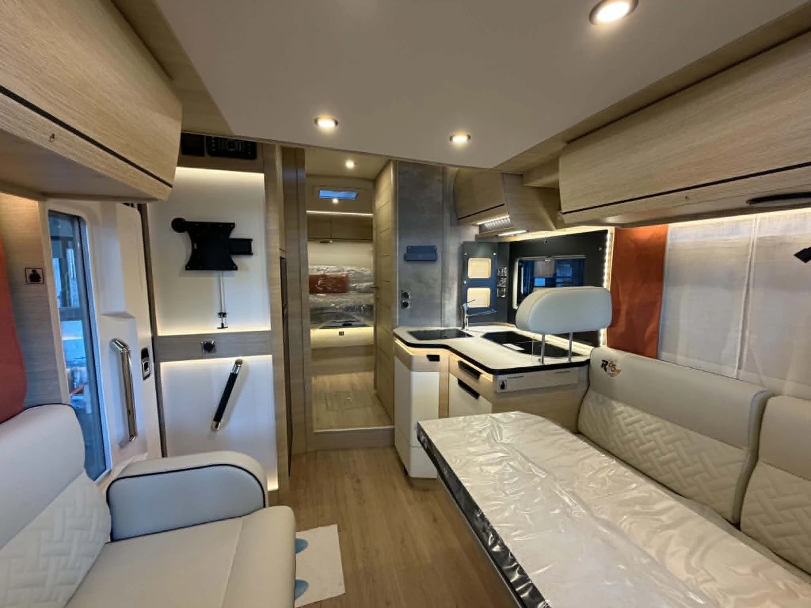 ������ Rapido F696 65 Years ���������� ����� | Mobile.bg � ����������� 3