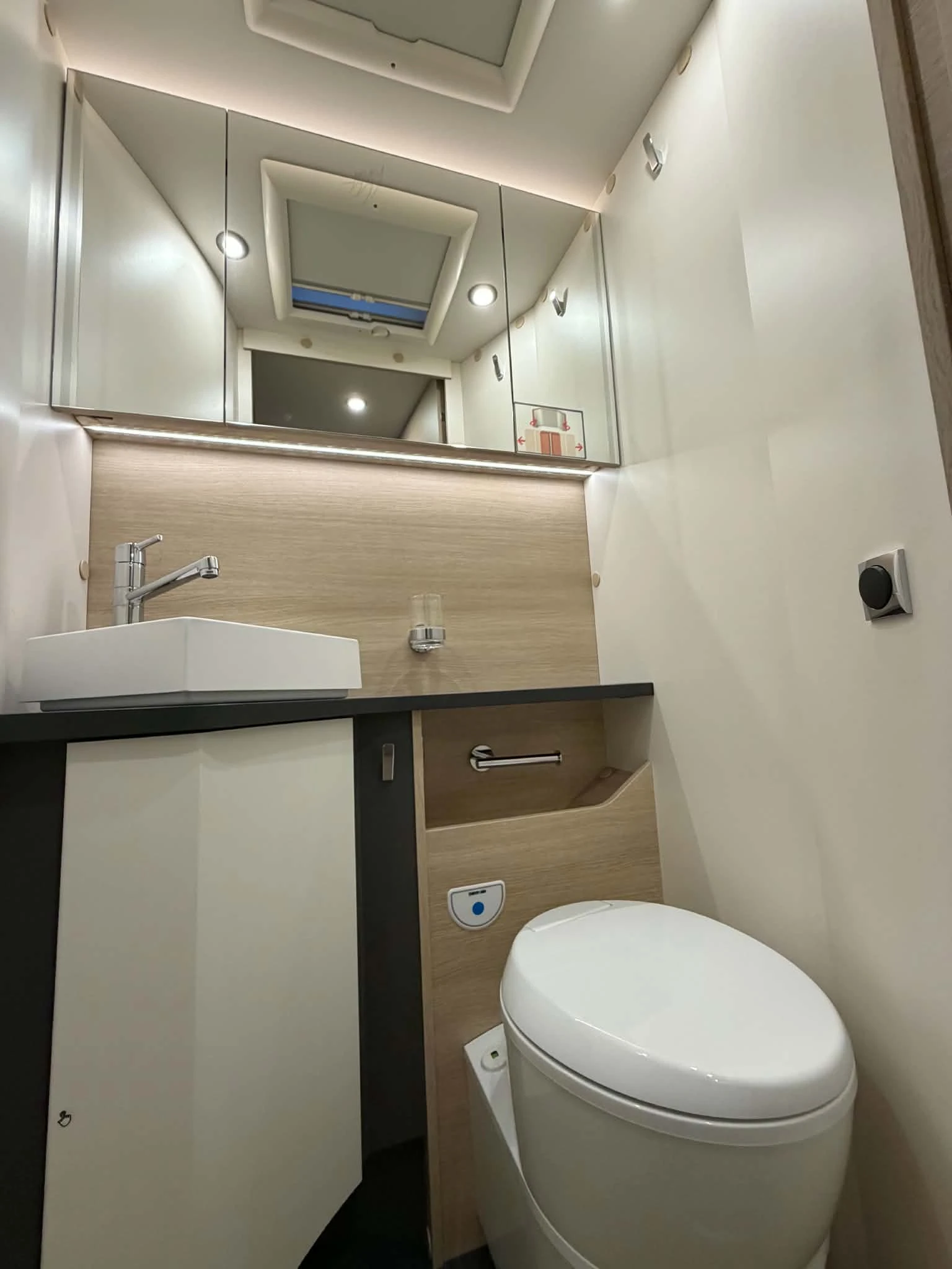 ������ Rapido F696 65 Years ���������� ����� | Mobile.bg � ����������� 7