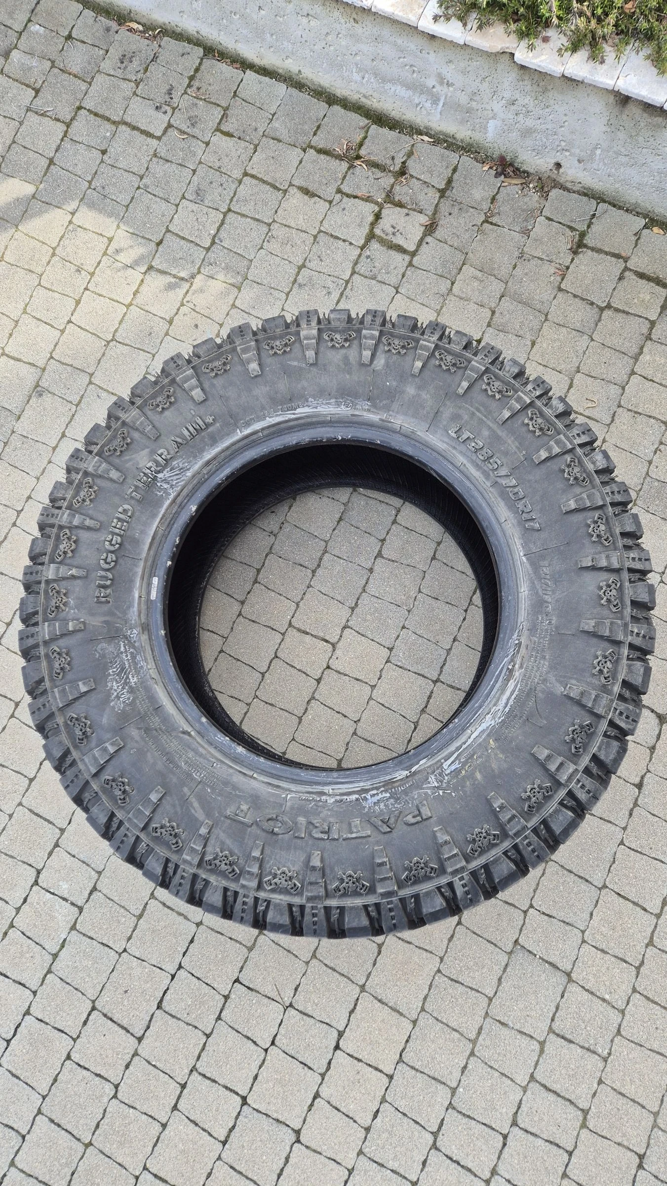 Гуми Всесезонни 285/70R17, снимка 4 - Гуми и джанти - 54207777