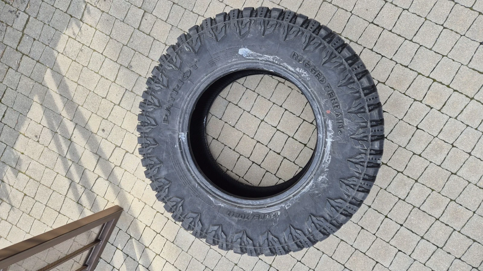 Гуми Всесезонни 285/70R17, снимка 3 - Гуми и джанти - 54207777