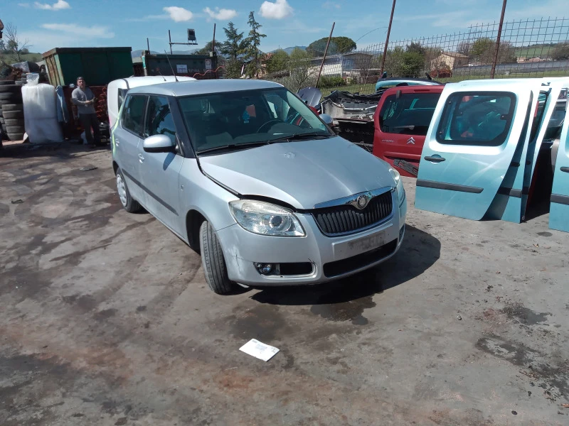 Skoda Fabia 1.2 12v bzg, снимка 2 - Автомобили и джипове - 45613926