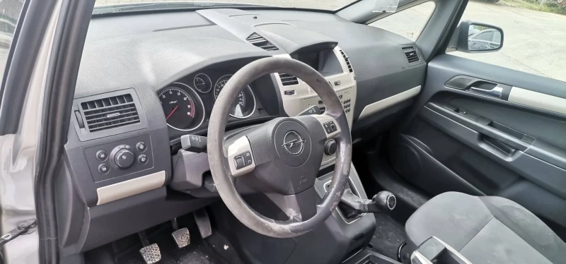 Opel Zafira 1.6, снимка 5 - Автомобили и джипове - 41992269