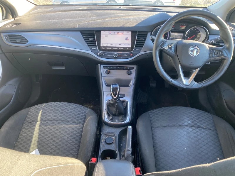 Opel Astra 1.6 CDTI, снимка 7 - Автомобили и джипове - 43289023