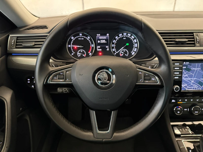 Skoda Superb 2.0TDI* 190к.с* С ПЪЛНА СЕРВИЗНА ИСТОРИЯ В ШКОДА, снимка 11 - Автомобили и джипове - 48189724