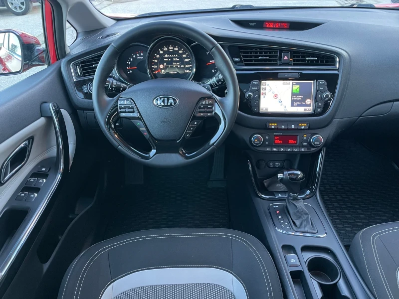 Kia Ceed SW 1.6CRDI 136к.с. FACE FULL ГЕРМАНИЯ, снимка 9 - Автомобили и джипове - 48737081