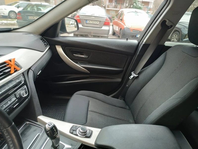 BMW 320 LCI, снимка 14 - Автомобили и джипове - 52111555