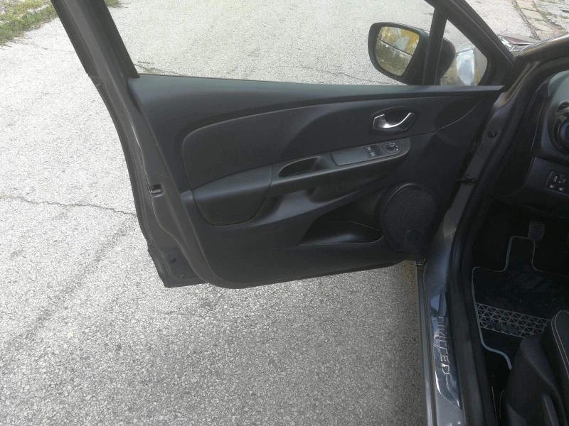 Renault Clio 0.9 TCe NAVIGATION, снимка 8 - Автомобили и джипове - 52615326