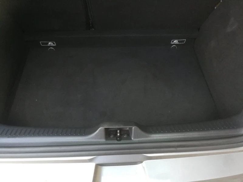 Renault Clio 0.9 TCe NAVIGATION, снимка 14 - Автомобили и джипове - 52615326