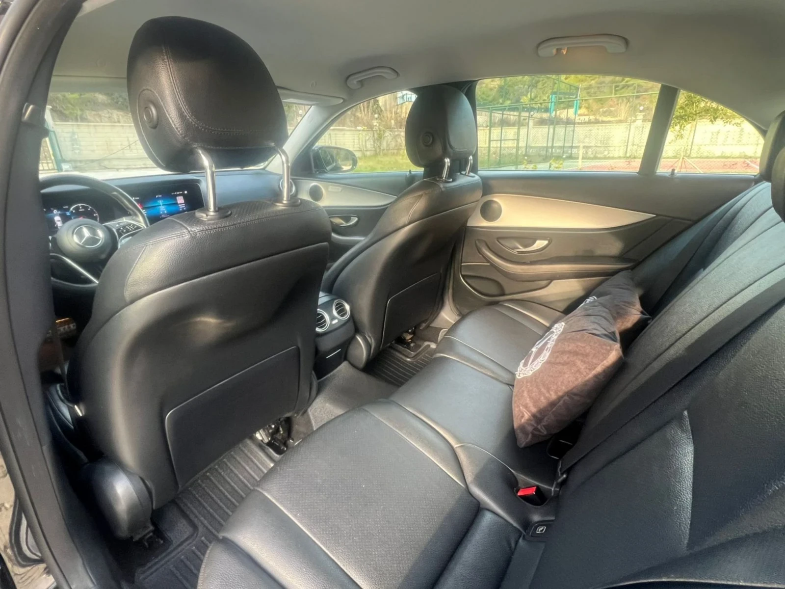 Mercedes-Benz E 200  - изображение 7
