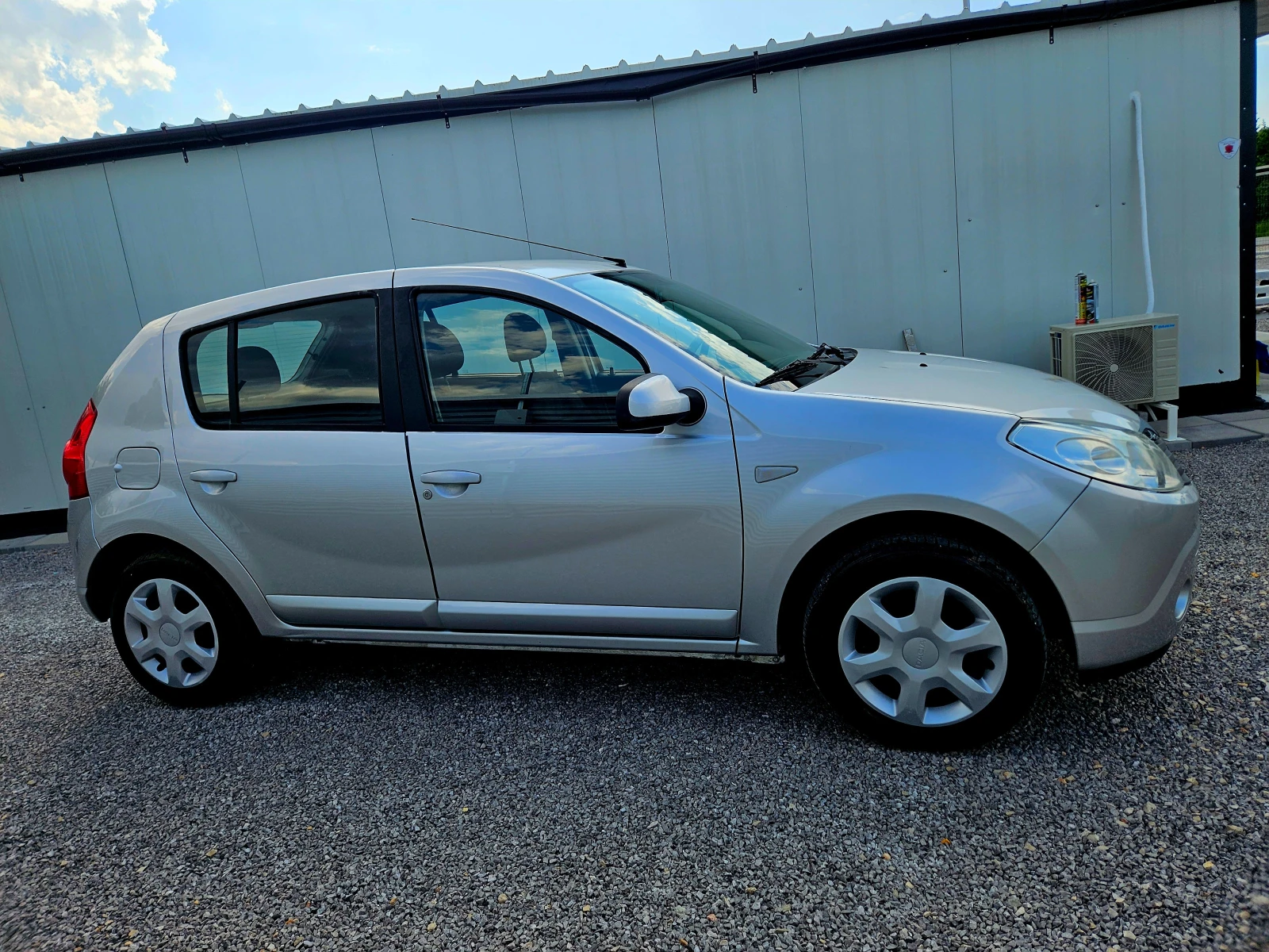 Dacia Sandero 1, 4I-Фабрична ГАЗ - изображение 4