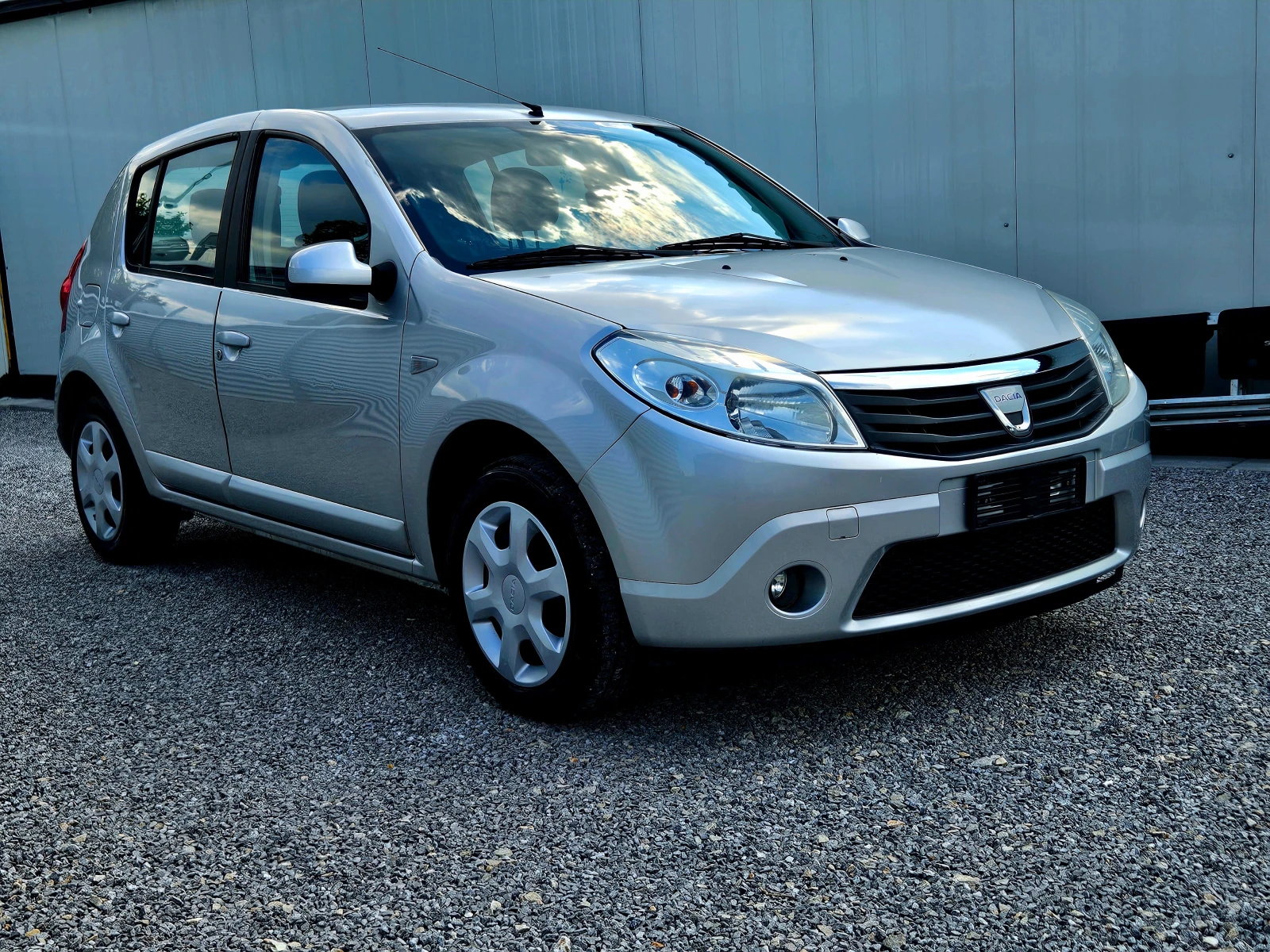 Dacia Sandero 1, 4I-Фабрична ГАЗ - изображение 2