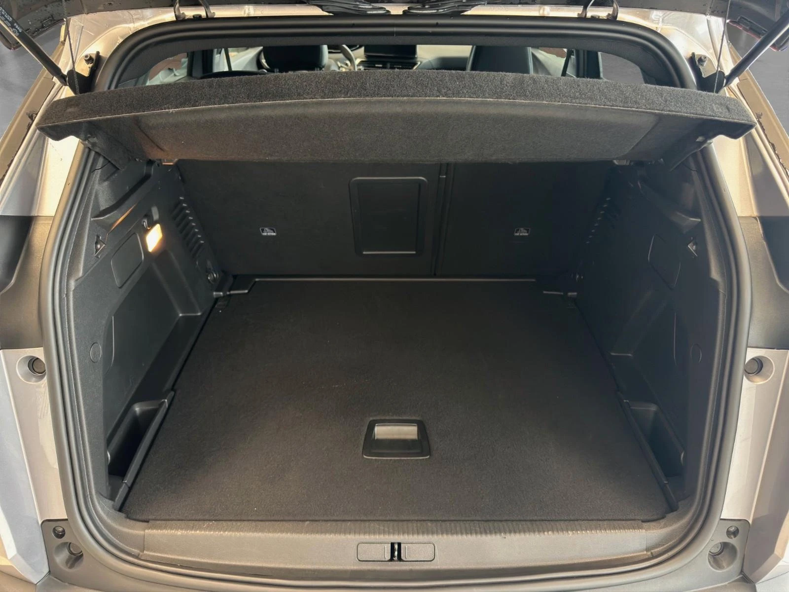 Peugeot 3008 ALLURE/145HP/CAM/NAVI/KLESS/CARPLAY/342z, снимка 5 - Автомобили и джипове - 54331600