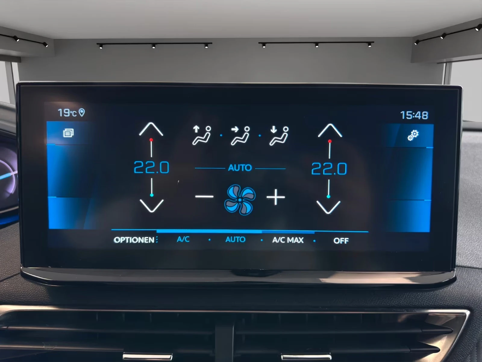Peugeot 3008 ALLURE/145HP/CAM/NAVI/KLESS/CARPLAY/342z, снимка 11 - Автомобили и джипове - 54331600