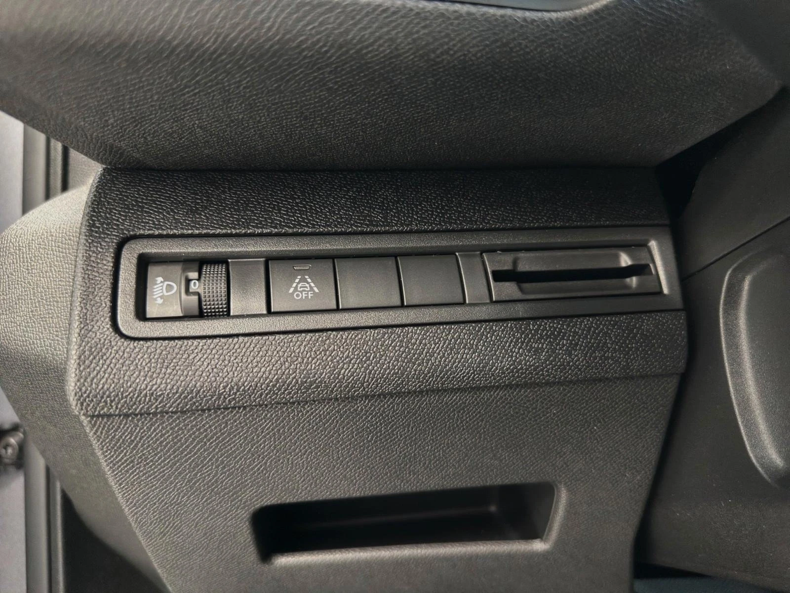 Peugeot 3008 ALLURE/145HP/CAM/NAVI/KLESS/CARPLAY/342z, снимка 14 - Автомобили и джипове - 54331600