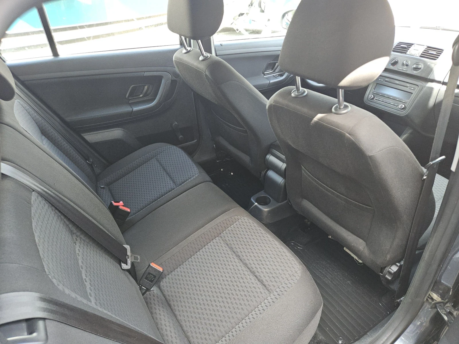 Skoda Fabia 1.6tdi---105кс., снимка 10 - Автомобили и джипове - 54725390