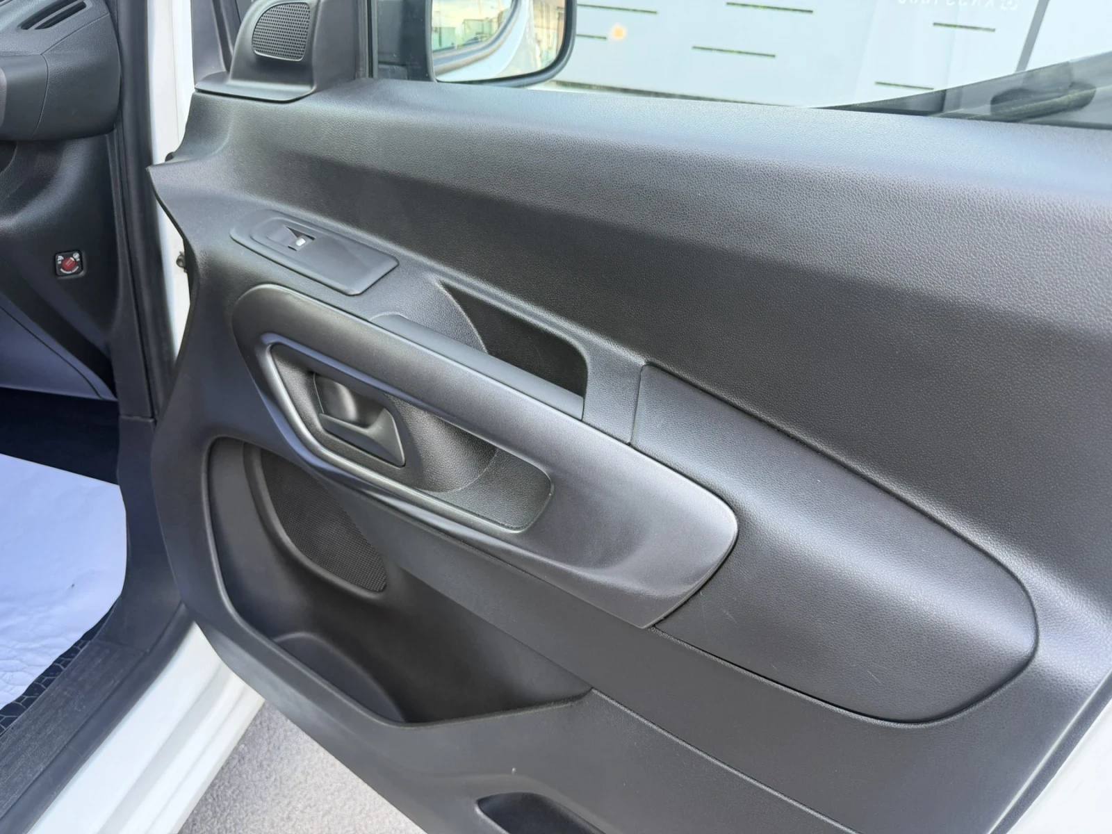 Peugeot Partner 1.5BlueHDI 130 CAMERA NAVI, снимка 14 - Автомобили и джипове - 55673002