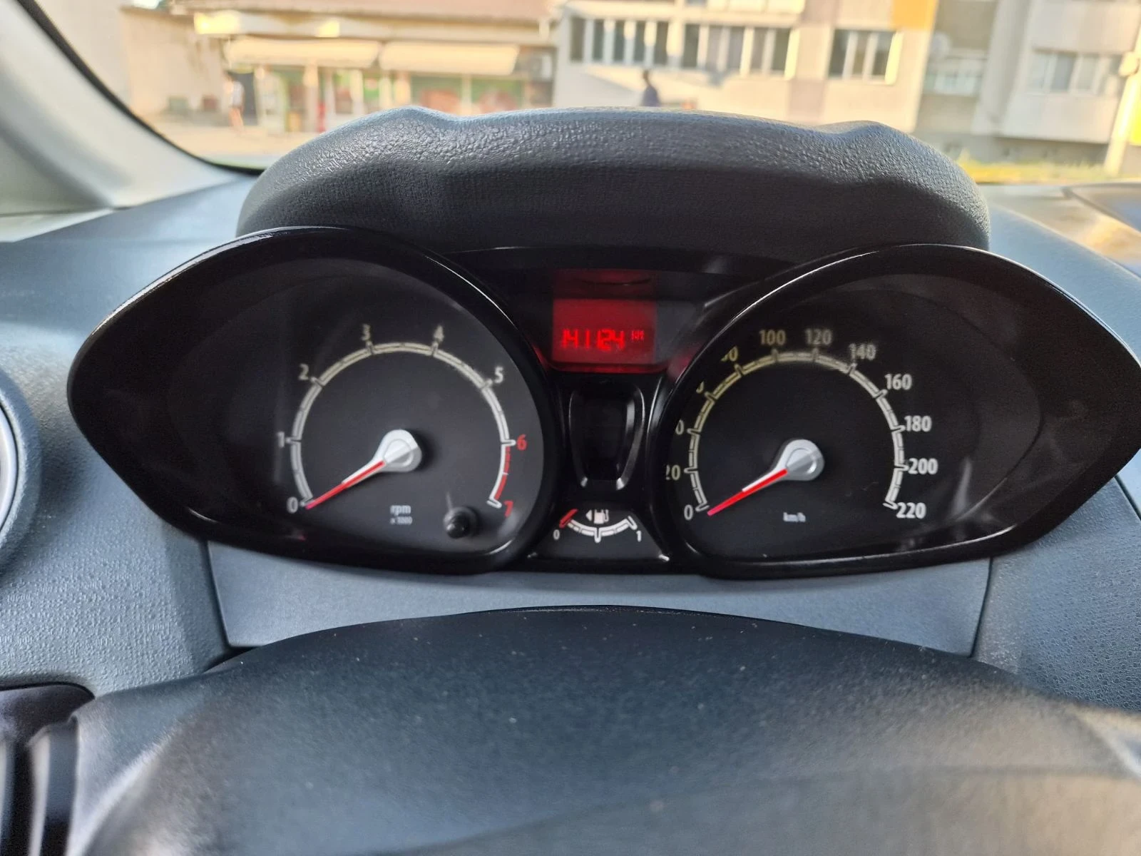 Ford Fiesta 1.25 benzin, снимка 10 - Автомобили и джипове - 55710916