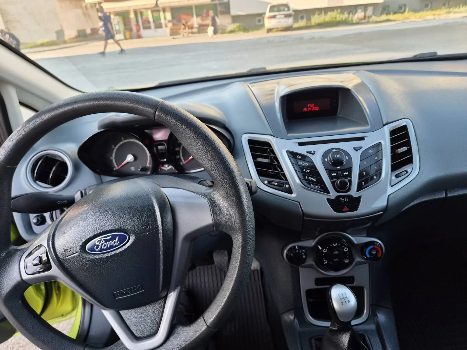 Ford Fiesta 1.25 benzin, снимка 11 - Автомобили и джипове - 55710916