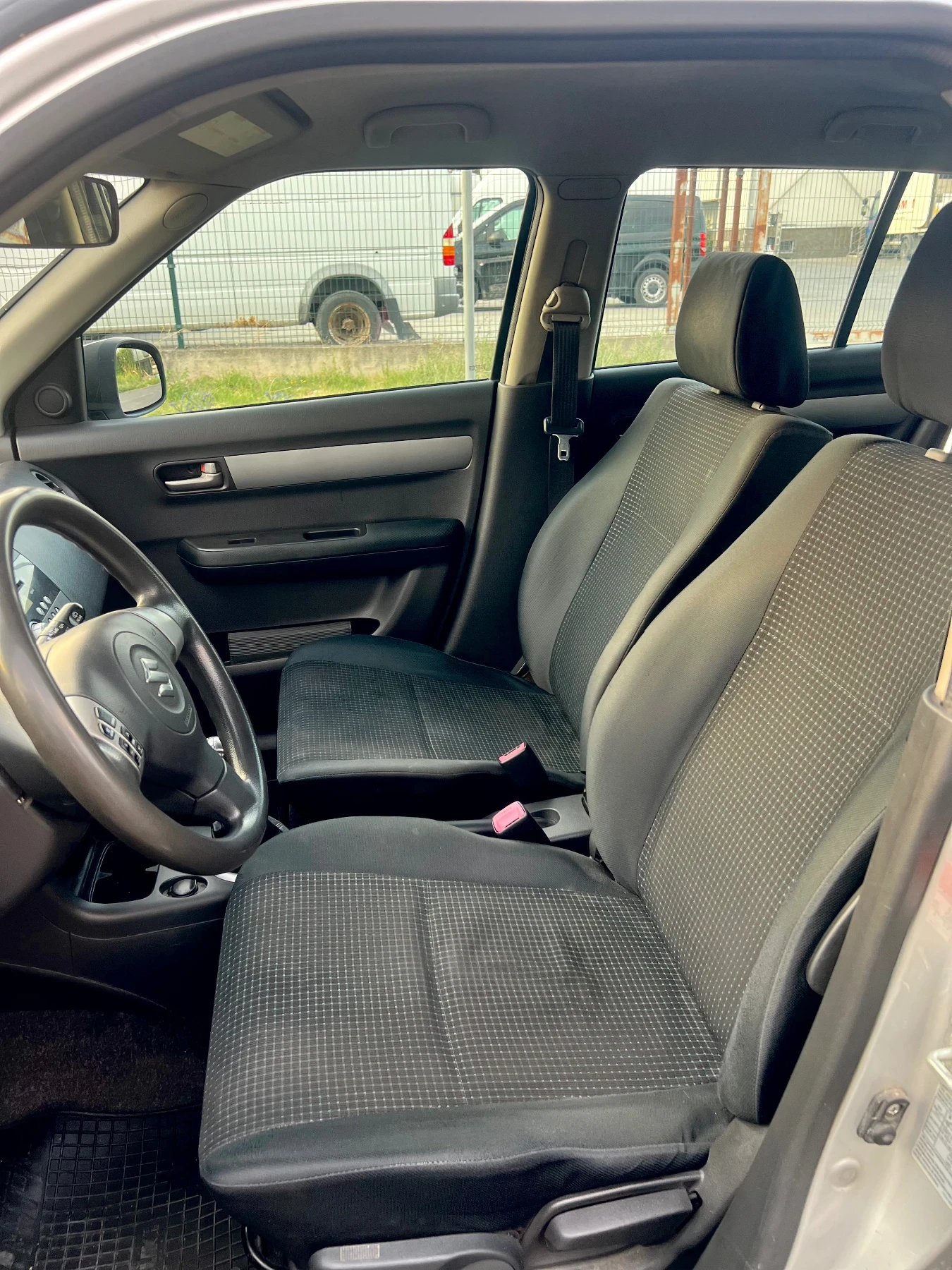 Suzuki Swift 1.3, снимка 8 - Автомобили и джипове - 55805727