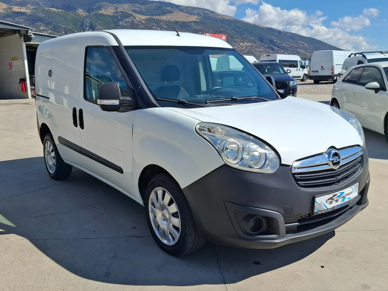 Opel Combo 1.4i/CNG/Euro6B, снимка 4 - Автомобили и джипове - 56094868