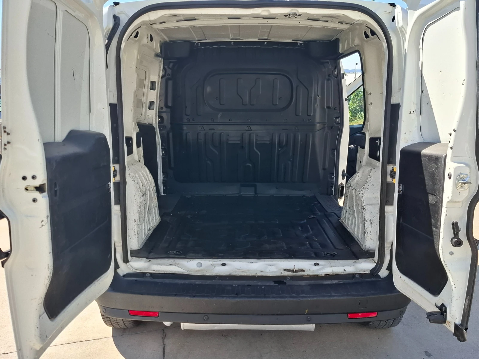 Opel Combo 1.4i/CNG/Euro6B, снимка 11 - Автомобили и джипове - 56094868