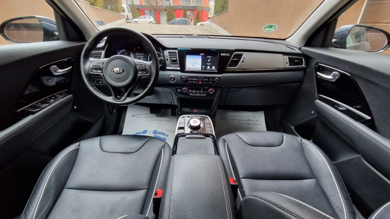 Kia Niro 64KWh/ЗАВЕРЕНА СЕРВИЗНА КНИЖКА, снимка 11 - Автомобили и джипове - 48345014