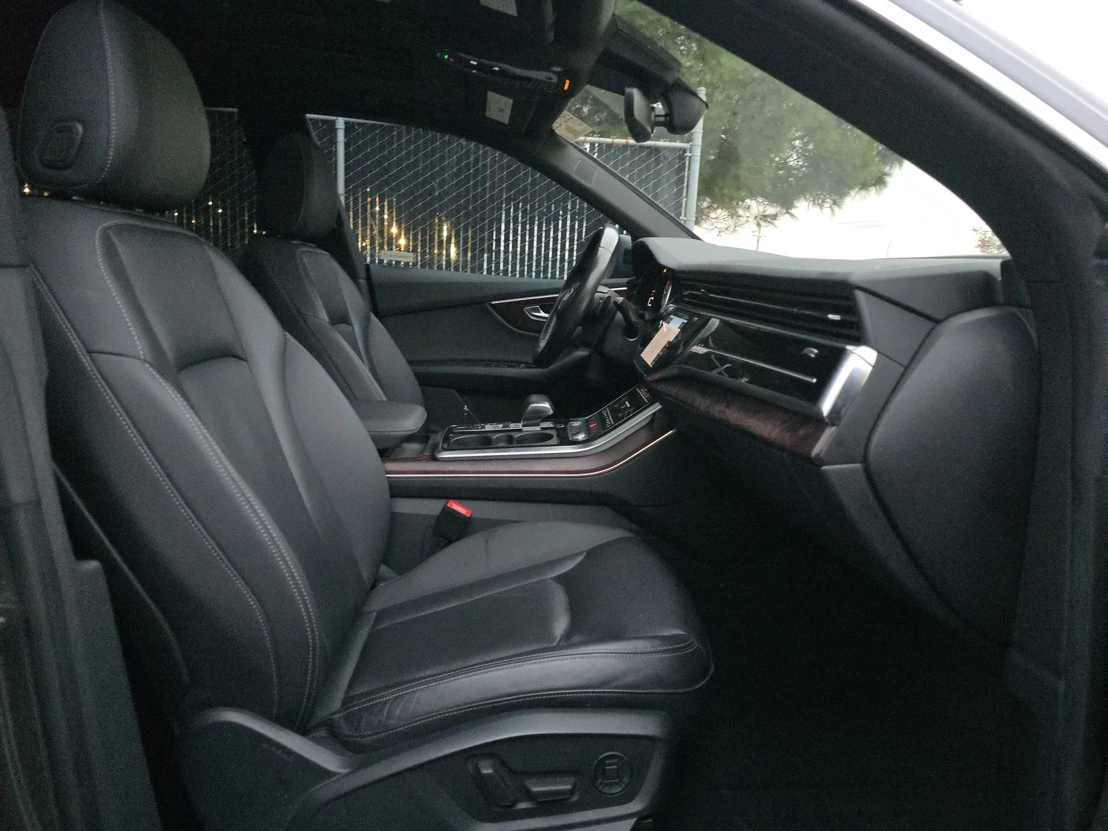 Audi Q8 Premium Plus - изображение 8