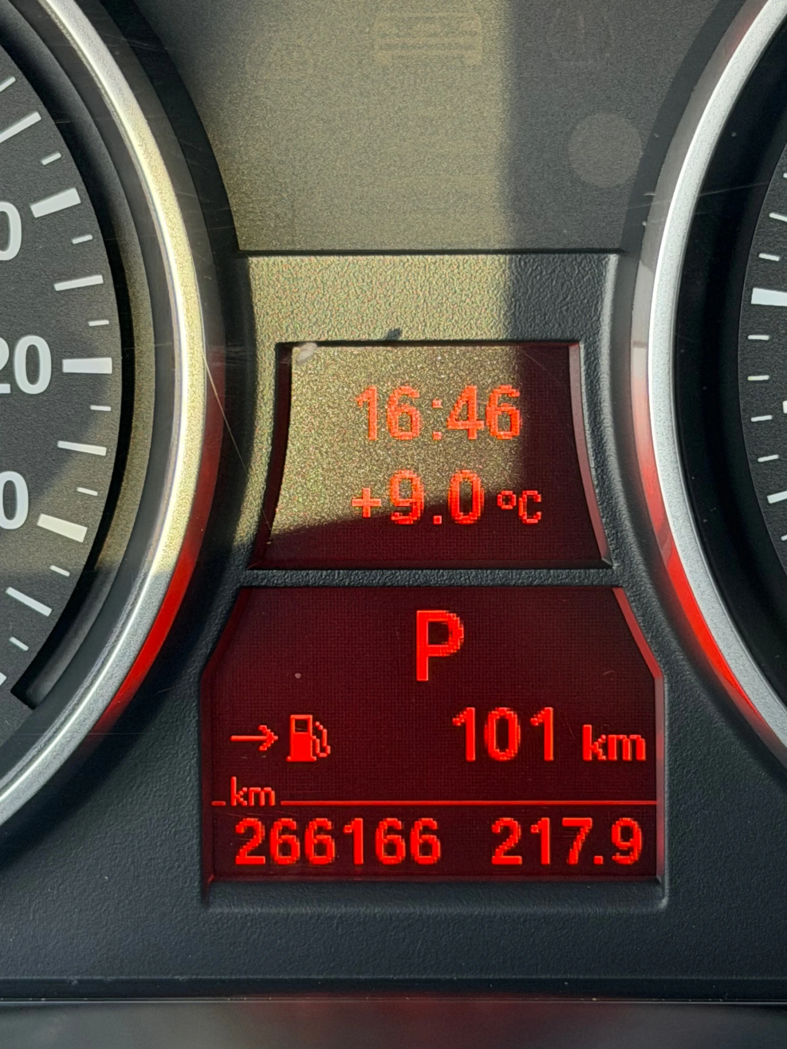 BMW X1 23d Xdrive Сменени вериги, снимка 10 - Автомобили и джипове - 53649091