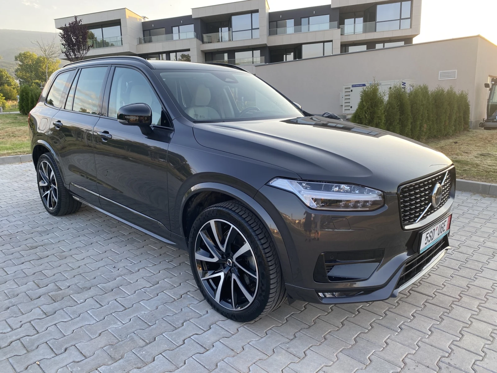 Volvo Xc90 B5/ AWD/ MHEV/ Plus Dark, снимка 3 - Автомобили и джипове - 55076661