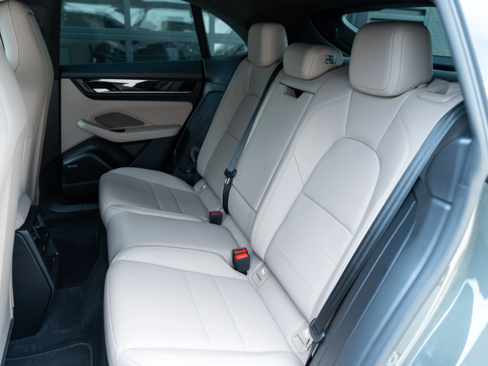 Porsche Macan 4, снимка 15 - Автомобили и джипове - 55358922