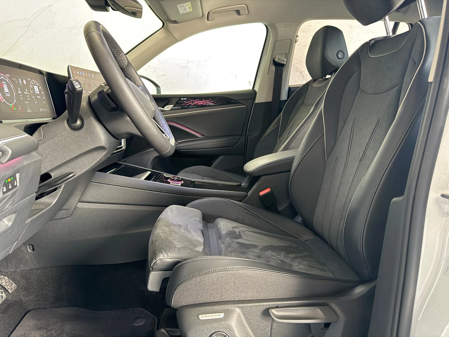 VW Tiguan, снимка 6 - Автомобили и джипове - 56635219