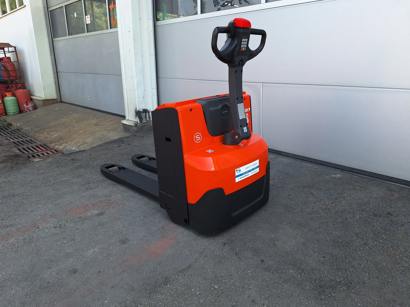  Toyota LWE180 Li-Ion | Mobile.bg   2