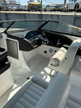Моторна яхта Cobalt R30, снимка 4
