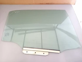 Стъкло задно дясно Тойота Аурис 