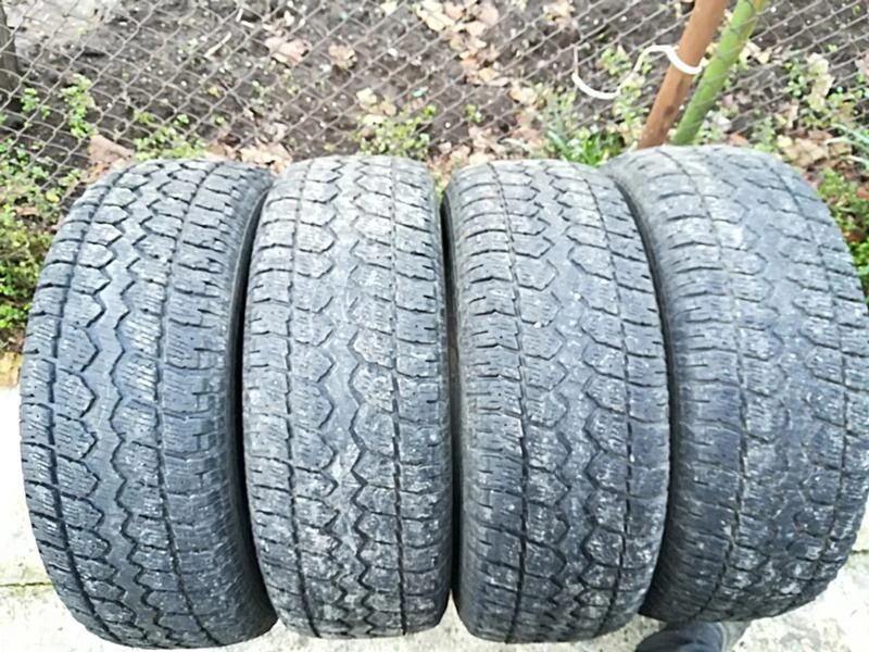 Гуми Зимни 245/70R16, снимка 1 - Гуми и джанти - 23636773