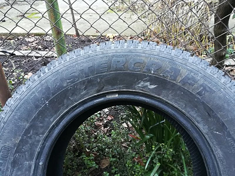 Гуми Зимни 245/70R16, снимка 4 - Гуми и джанти - 23636773