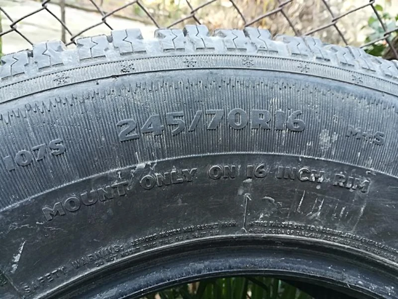 Гуми Зимни 245/70R16, снимка 6 - Гуми и джанти - 23636773