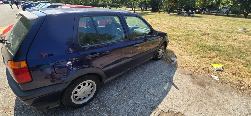 VW Golf 1.6, снимка 3 - Автомобили и джипове - 46668014