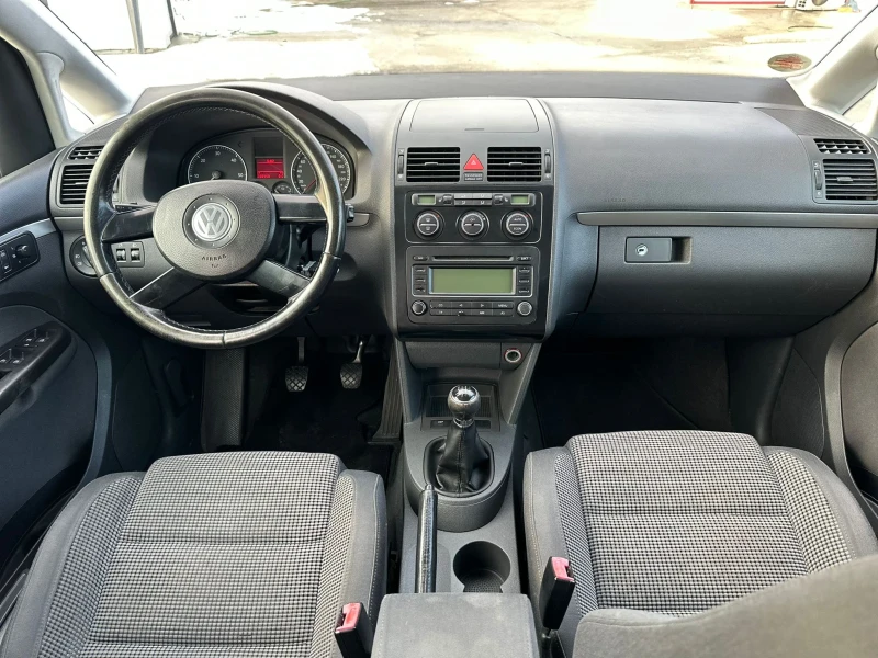 VW Touran 2.0TDI, снимка 8 - Автомобили и джипове - 48865310