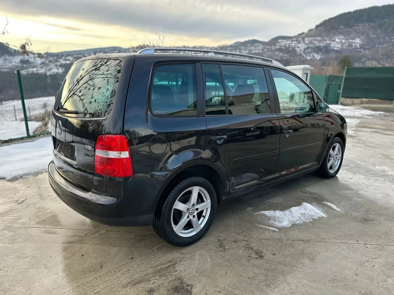 VW Touran 2.0TDI, снимка 2 - Автомобили и джипове - 48865310