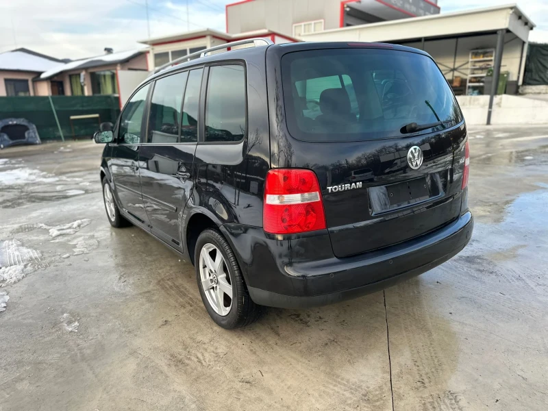 VW Touran 2.0TDI, снимка 6 - Автомобили и джипове - 48865310